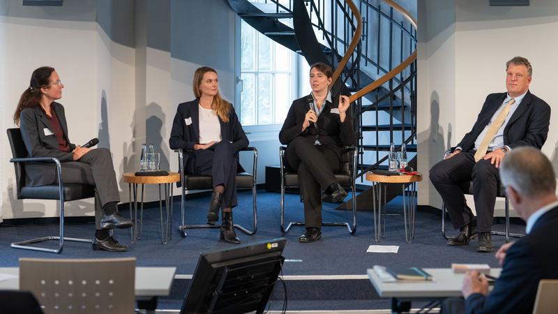 Podiumsdiskussion bei der Gründungsveranstaltung