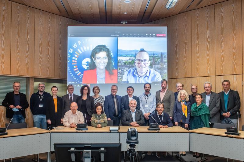 Cooperation agreement between CESOC and ECMWF: Representatives of all the institutions involved came together for the ceremonial signing of the contract in Bonn.