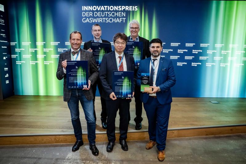 (v.l.n.r.): Dr. Johannes Mandelartz (FH Aachen), Dr. Karsten Kusterer (B&B Agema), Mashiro Ogata (Kawasaki Gas Turbines Europe GmbH) , Prof Dr. Peter Dahmann (FH Aachen) und Dr. Nurretin Tekin (Kawasaki Gas Turbines Europe GmbH)