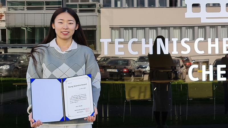 Yeji Lee from the MAIN Research Center at Chemnitz University of Technology received a Young Scientist Award for her outstanding contributions in the field of micro- and nanoelectronics. 