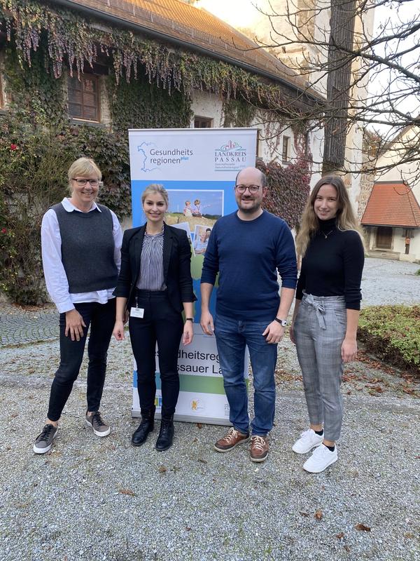 Dr. Heidi Brandl, Lisa Fraunhofer, Prof. Dr. Thomas Spittler und Regina Escher (v.l.n.r.) bei der Auftaktveranstaltung.