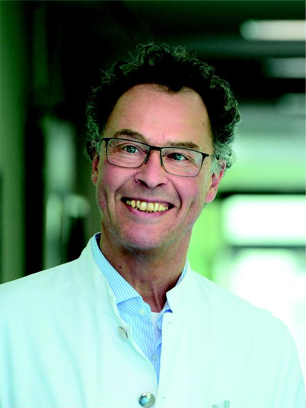 Priv.-Doz. Dr. med. Gerian Grönefeld, Mitglied im Wissenschaftlichen Beirat der Deutschen Herzstiftung,  Chefarzt und Leiter der 1. Medizinischen Abteilung für Kardiologe an der Asklepios Klinik Barmbek in Hamburg 
