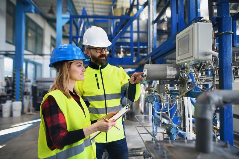 Im Masterstudiengang Produktion an der Hochschule Augsburg vertiefen sich Studierende in die komplette Breite der Themenvielfalt der produzierenden Industrie. 