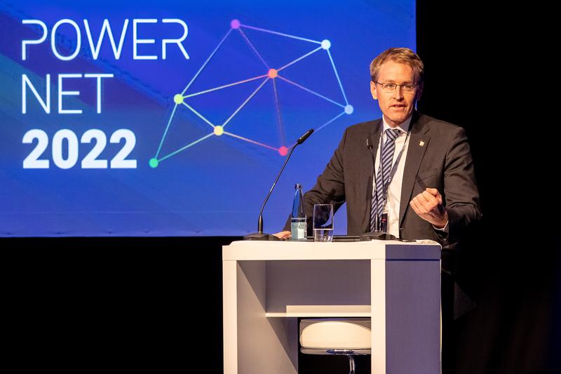 Ministerpräsident Daniel Günther hält der Grußwort auf der PowerNet 2022