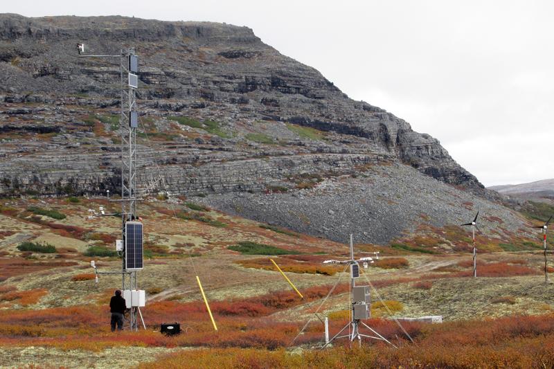 Eine neue Messstation in der Nähe von Umiujaq in Kanada, einem Übergangsbereich von Wald zu Tundra.