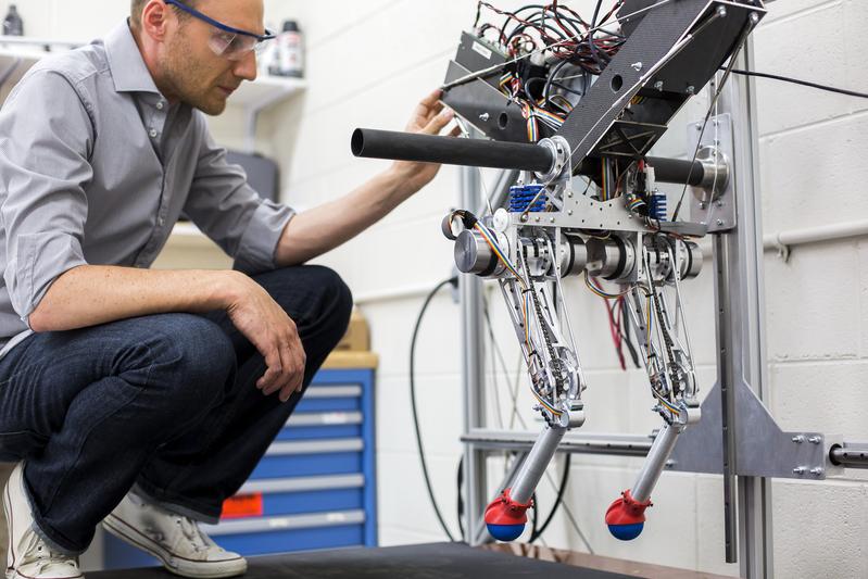 MINT-Innovation: David C. Remy | Universität Stuttgart erhält für seine Forschung an Laufrobotern eine Förderung der Vector Stiftung.