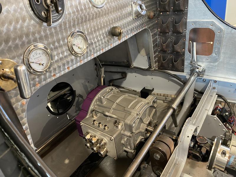 Kleiner Elektromotor, mit dennoch viel PS! Jedes Fahrzeug lässt sich nachhaltig umrüsten, wie HM-Studierende mit ihrem Bugatti-Projekt erfolgreich beweisen 