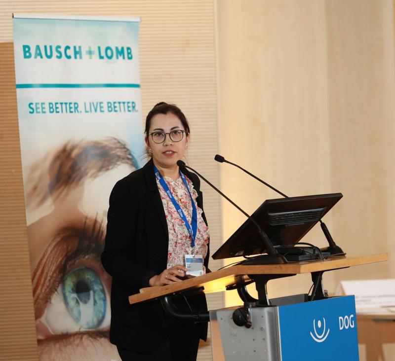 Dr. Sahar Salehi-Müller bei ihrem Vortrag auf dem Jahreskongress 2022 der Deutschen Ophthalmologischen Gesellschaft.