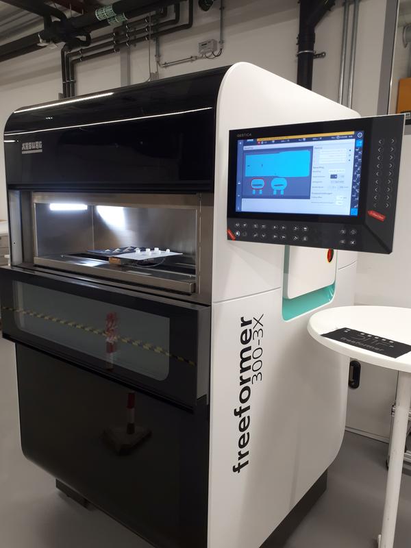 Additive manufacturing directly from the granules