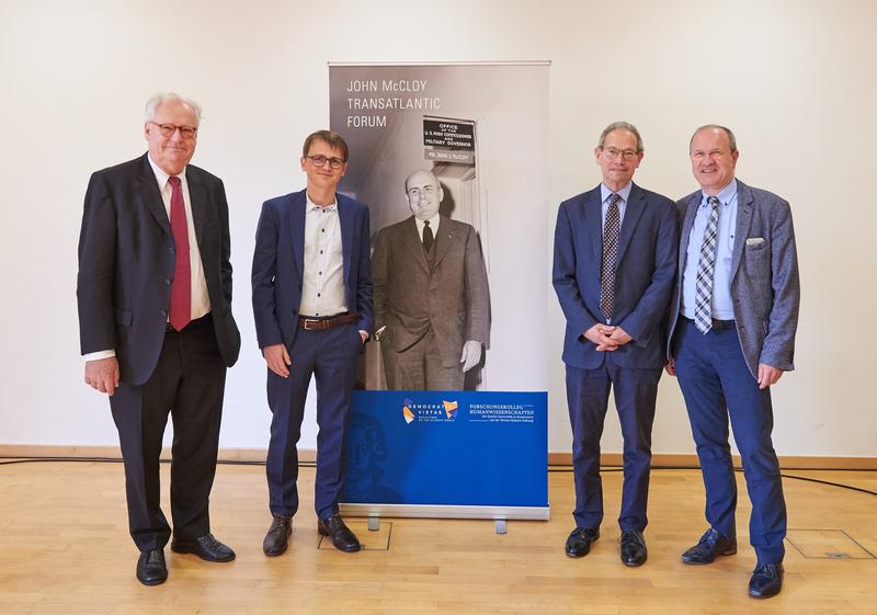 (v. l.) Professor Matthias Lutz-Bachmann, Professor Johannes Völz, Professor Charles Kupchan, Professor Gunther Hellmann