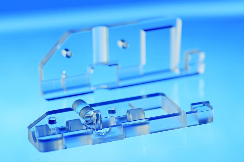 Microflow cell with integrated measurement optics.
