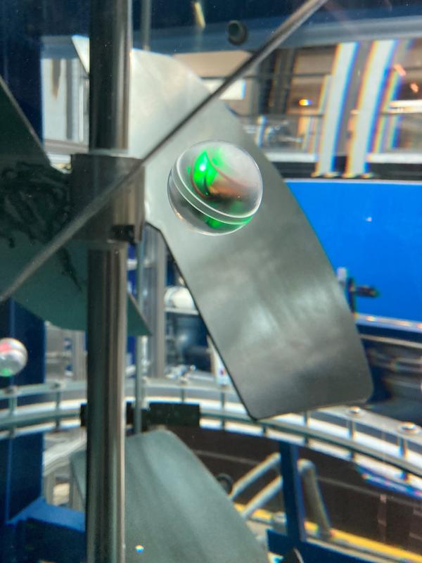 Der Sensor erfasst Daten und zeichnet Parameter von Lifelines im Bioreaktor auf, damit die Forschenden das Strömungsverhalten als Gesamtüberblick mitverfolgen können.