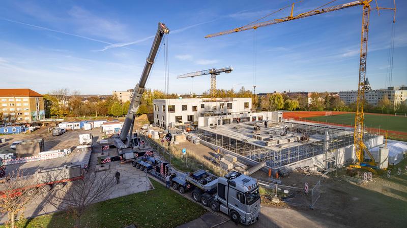 Auf dem Campus Reichenhainer Straße der TU Chemnitz entsteht ein neuer Labor- und Sporthallenkomplex. 