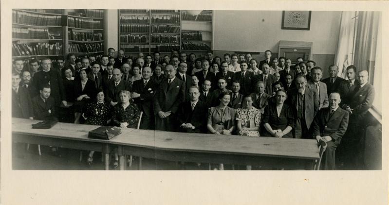 Students and teachers of the Hochschule in the reading room, 1938