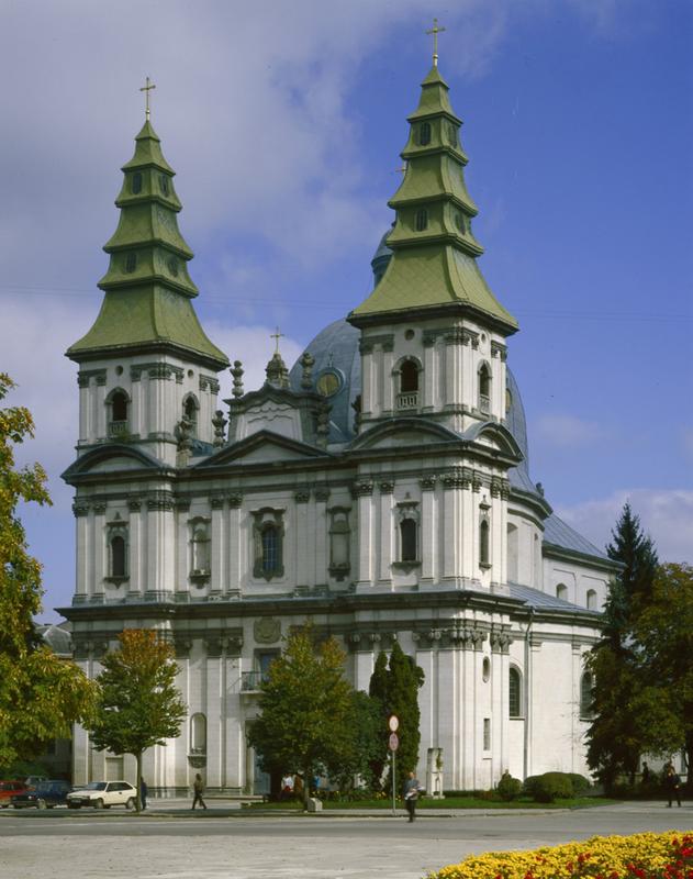 Das Foto zeigt die Kathedrale der Unbefleckten Empfängnis der Heiligen Jungfrau Maria in der ukrainischen Stadt Ternopil. 