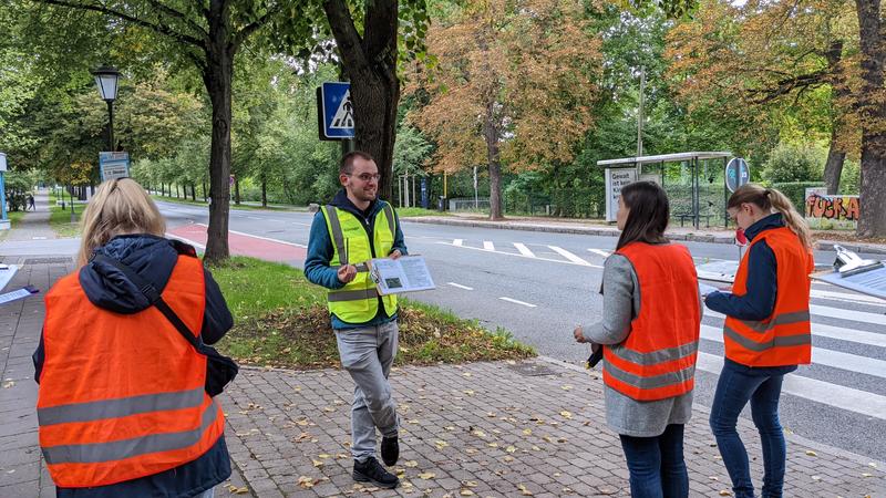 Während eines Workshops zur Sicherheitsuntersuchung von Fußgängerüberwegen