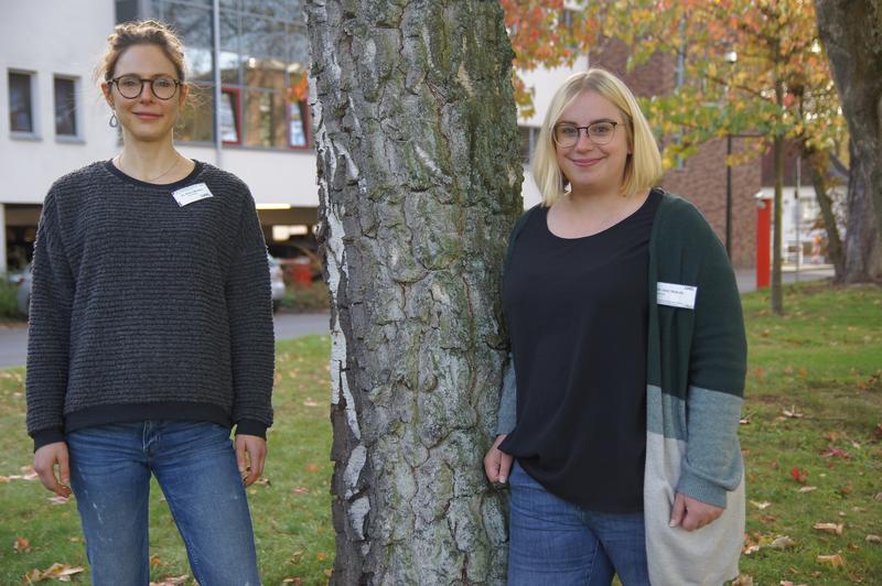 Oberärztin Dr. Vera-Estelle Makulla (rechts) und Psychologin Dr. Katharina Meister behandeln im LWL-Universitätsklinikum Bochum psychoseerkrankte Patientinnen und Patienten.