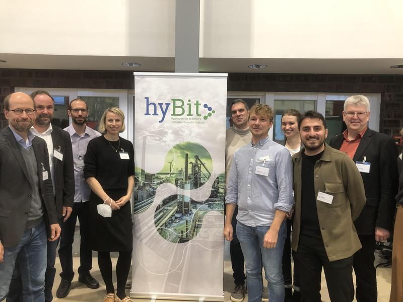 Gruppenbild der Forschenden, die seitens des Wuppertal Instituts am Großforschungsprojekts hyBit mitwirken 