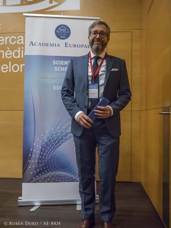 Prof. Cuniberti nach der offiziellen Aufnahme in die Academia Europaea