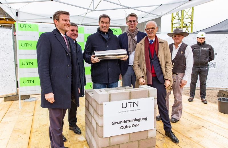 Oberbürgermeister Marcus König, Bauminister Christian Bernreiter, Ministerpräsident Dr. Markus Söder, Wissenschaftsminister Markus Blume und Gründungspräsident Prof. Dr. Dr. h.c. mult. Hans Jürgen Prömel