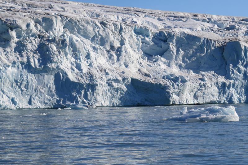 Während der Forschungsfahrt durch das Eis passierte das Polarschiff Eisschichten von bis zu zwei Metern und darüber hinaus. Mit an Bord war der Schiffbauexperte von Bock und Polach der TU Hamburg..