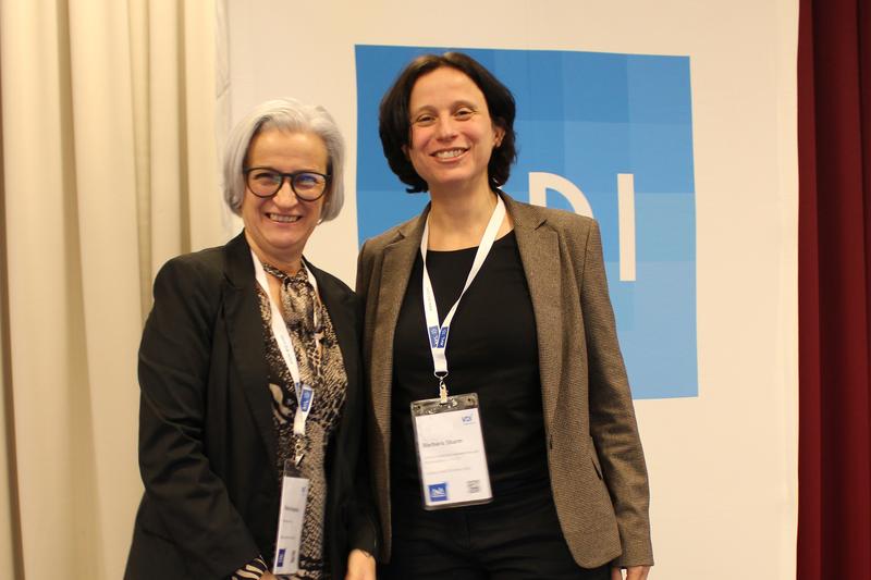 Hand over of the presidency from Prof. Fátima Baptista (left) to Prof. Barbara Sturm (right) 