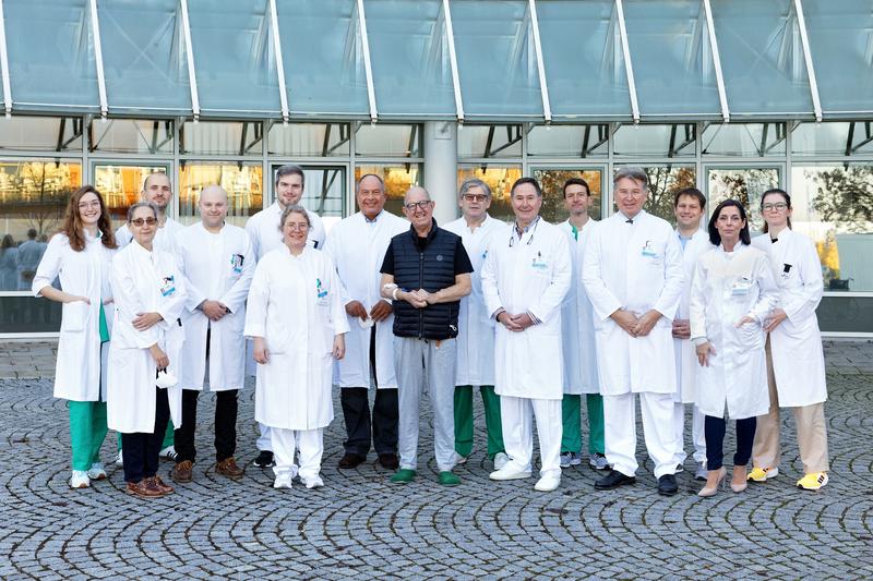 Hinter jeder Transplantation steht ein interdisziplinäres Team aus Chirurgie, Anästhesiologie, Innere Medizin, Pflegedienst und Physiotherapie. Hansjörg Hauser ist jedem einzelnen Mitarbeiter dankbar. 