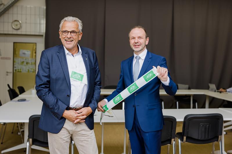 HSWT-Präsident Dr. Eric Veulliet (l.) und AOK-Direktor Heinrich Hecht bei der Eröffnung des Digital Lecture Lab am Food Startup Inkubator Weihenstephan