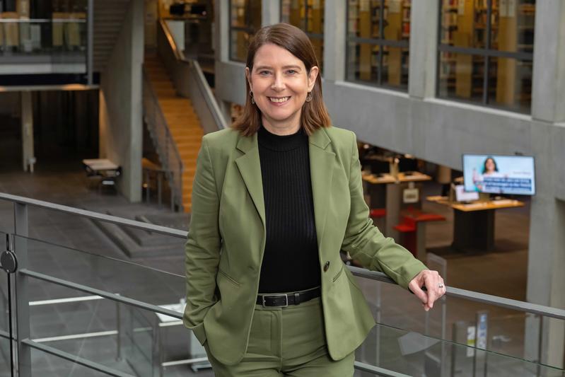 Katja Bär, Leiterin der Abteilung Hochschulkommunikation der Friedrich-Schiller-Universität Jena, ist "Forschungssprecherin des Jahres 2022".