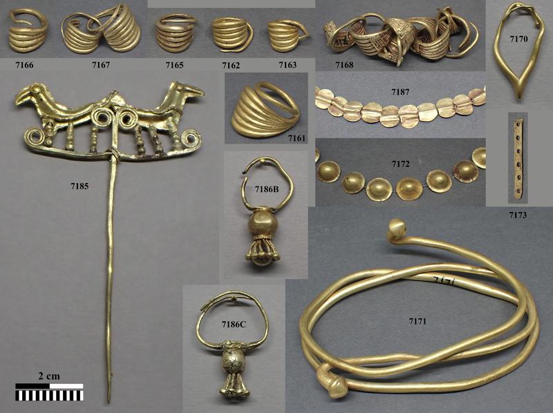 Haarringe (oben links), eine Ansteck-nadel (links unten), Halsketten (Mitte) und ein Halsreif (unten rechts) gehörten zu den insgesamt 26 Gold-objekten aus Poliochni auf Lemnos, die von dem internationalen Forscherteam untersucht wurden.
