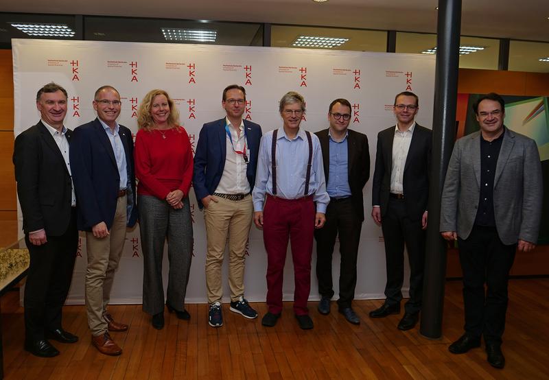 Prorektor Prof. Dr. Franz Quint, Rektor Prof. Dr. Frank Artinger, Andrea Voigt (Danfoss), Dr. Thomas Finke (Bosch), Prof. Dr. habil. Michael Kauffeld, Matthieu Canal (Danfoss), Dr. Alexander Janzen (Stiebel Eltron), Prof. Dr. Robert Weiß (v. l. n. r.) 