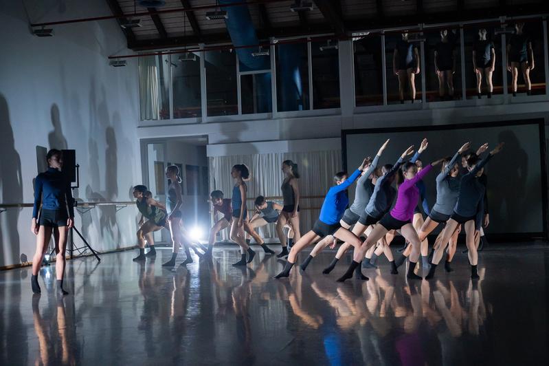 Performance der Studierenden der Ballett-Akademie der HMTM im Rahmen des Symposiums "Tanzausbildung im Wandel" im November 2022 in Kooperation mit dem Dachverband Tanz Deutschland e.V.
