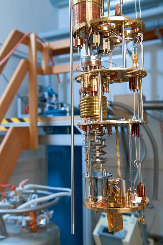 Kryostat, mit dem Temperaturen bis hinab zu 20 Millikelvin erreicht werden.