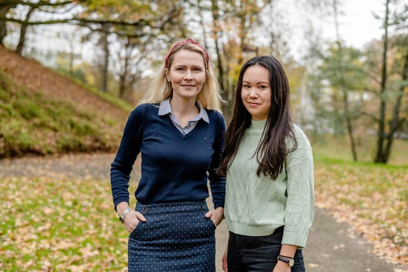  Katharina Spoida (links) und Sandra Süß haben untersucht, wie sich das Fehlen eines bestimmten Rezeptors auf die Fähigkeit auswirkt, Angst zu verlernen.