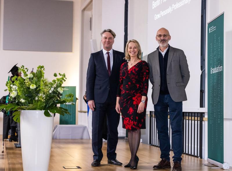 Prof. Dr. Christian Erdmann und Prof. Dr. Solveig Reißig-Thust übernehmen Leitung der Berlin Professional School. Prof. Dr. Matthias Tomenendal war zwölf Jahre Direktor des Weiterbildungsinstituts der Hochschule für Wirtschaft und Recht Berlin. (v.r.n.l.)