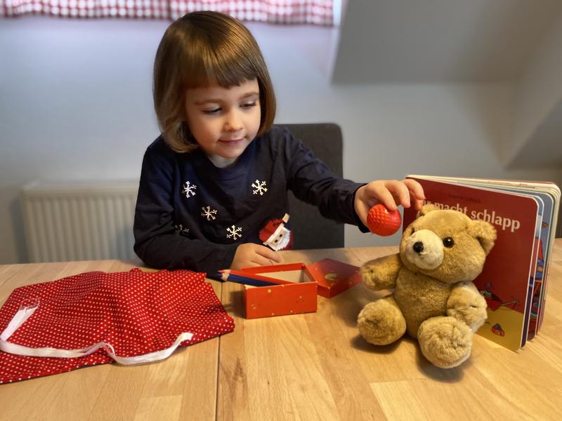 Die ForscherInnen haben den grammatikalischen Sprachstand von Kindern zwischen drei und vier Jahren mit Hilfe von unterschiedlichen Sprachspielen untersucht.  