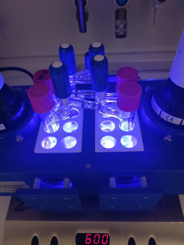 The chemists use blue light to produce unsymmetrically structured vicinal diamines. 