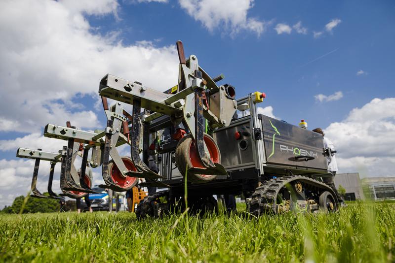 Agrar-Roboter Phoenix von der Universität Hohenheim beim Farming 4.0: Kleines, leichtes und kostengünstiges Multitalent für mehr Effizienz, Arten-, Klima- und Umweltschutz 