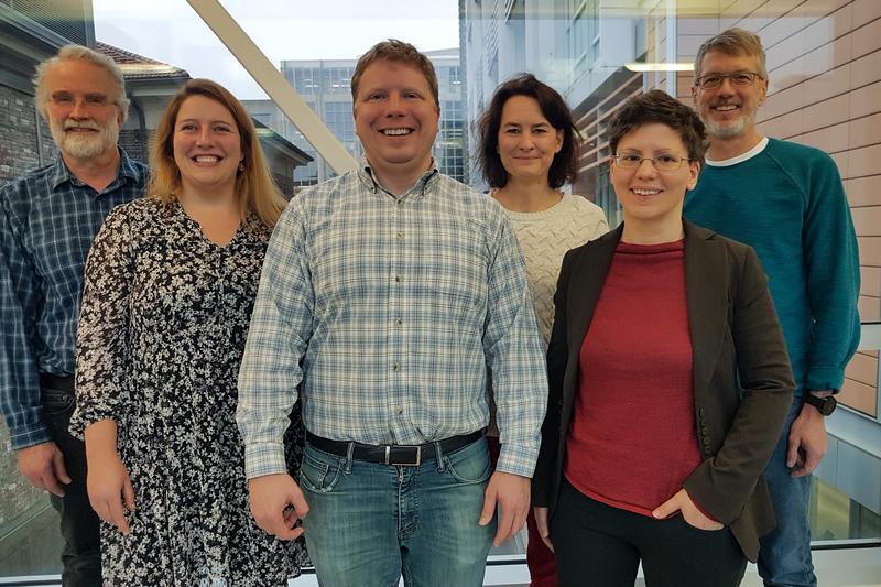 Group photo with hosts and guests (from left: Prof. David Brow, UW Madison, Dr. Katharina Höfer, Max Planck Institute Marburg, Prof. Aaron Hoskins, UW, Prof. Dr. Katja Sträßer and Dr. Cornelia Kilchert, both JLU, and Prof. Sam Butcher, UW.