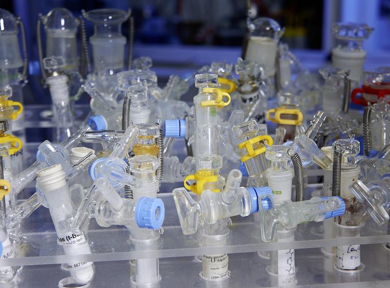 : New air- and water-sensitive catalysts are produced and stored in so-called Schlenk vessels under an inert gas atmosphere.