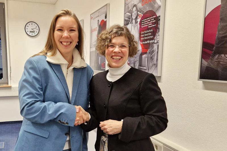 Prof. Dr. Christiane Jost gratuliert DAAD-Preisträgerin Iuliia Shilenkova