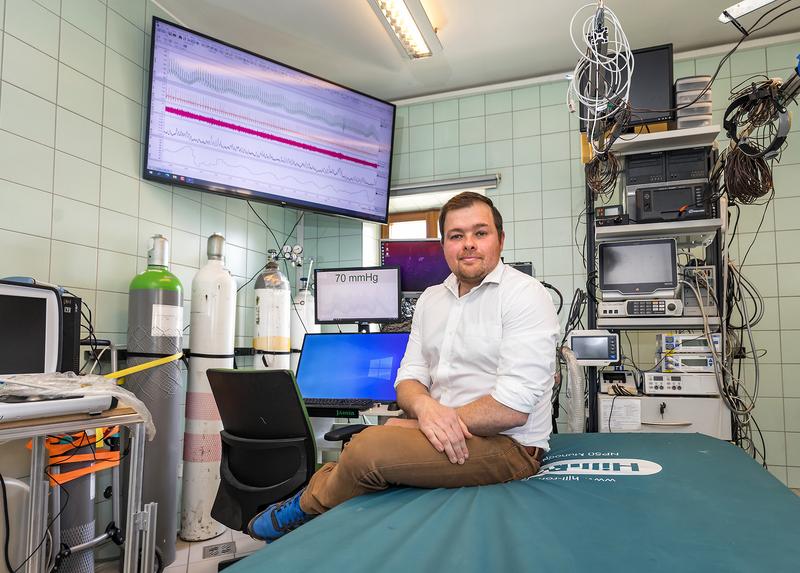 Professor Justin Lawley in the laboratory at the Department of Sport Science at the University of Innsbruck.
