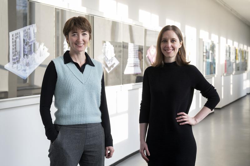 Neues Professuren-Tandem am KIT: Architektin Caroline Karmann (links) und Informatikerin Kathrin Gerling (rechts) forschen gemeinsam. (Foto: Tanja Meißner, KIT)