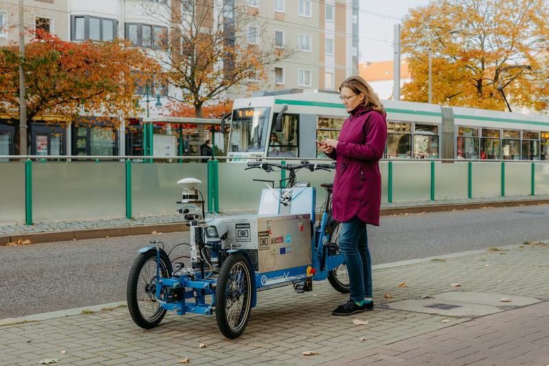 Autonome Lastenräder per App zur Bahnhaltestelle rufen und mit ihnen die eigene Reise fortsetzen, so könnte das Biksharing der nächsten Generation aussehen.