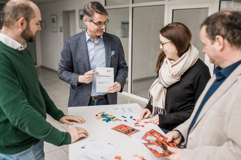 Das Team um Prof. Dr. Elmar Holschbach (2. von links) bietet passgenaue Informations- und Veranstaltungsangebote - beispielsweise zum agilen Projektmanagement.