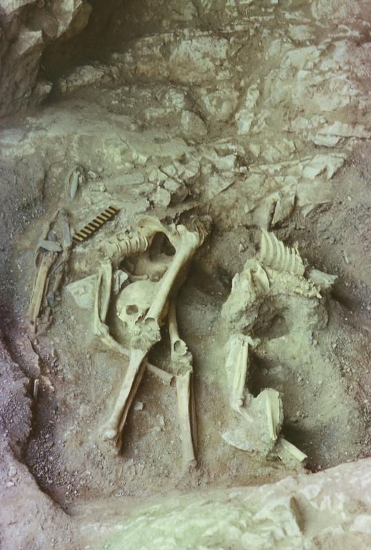 Excavation of the Nizhnetytkesken individual in the cave. 