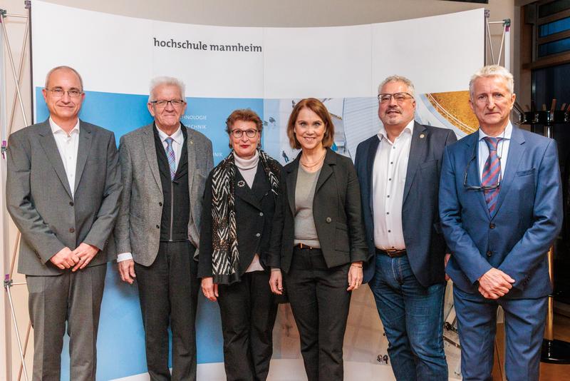 Der baden-württembergische Ministerpräsident und die neue Wissenschaftsministerin wurden vom Rektorat der Hochschule Mannheim empfangen.