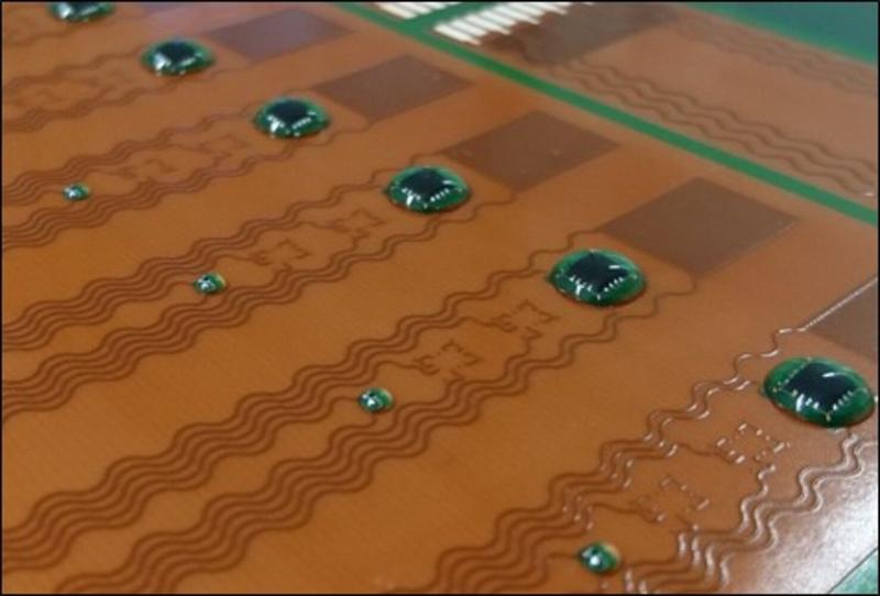 TPU-based sensor modules for air traffic: As stretchable covers on the wings, they collect data during operation. 