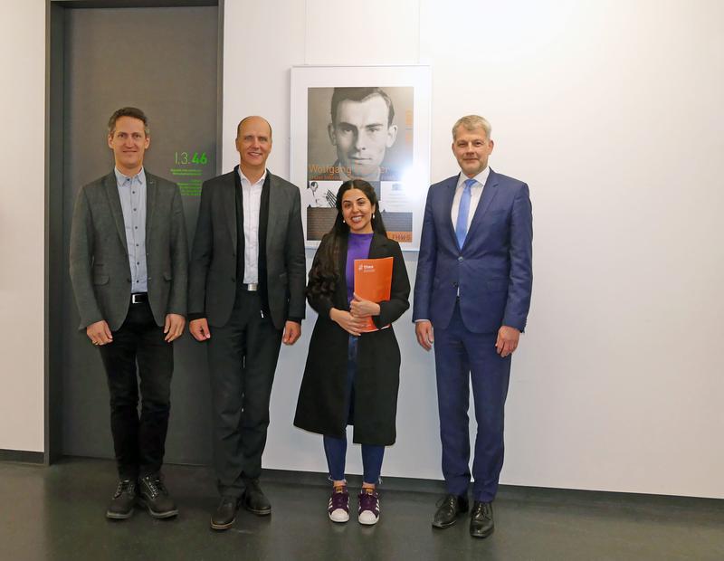 Die Informatik-Studentin Klala Chikhi erhält das einjährige Stipendium der Professor Wolfgang Maria Fischer Stiftung.