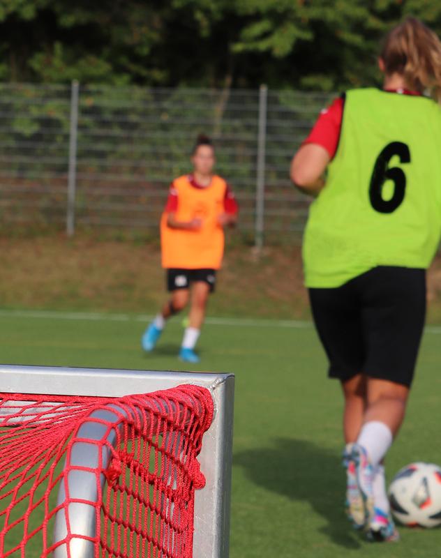 Bereits zum zweiten Mal bietet das Nachwuchsförderzentrum für Juniorinnen eine Fortbildung für Trainerinnen und Trainer im weiblichen Fußball an.